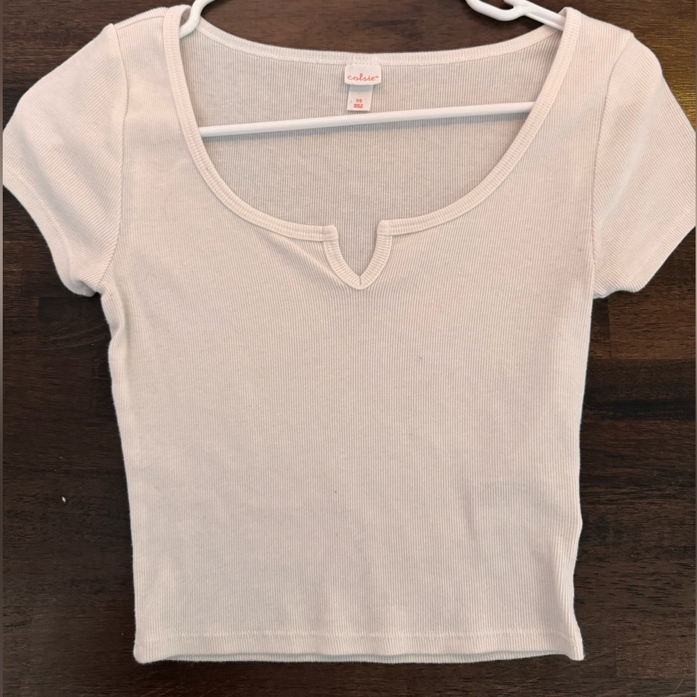 white crop tee